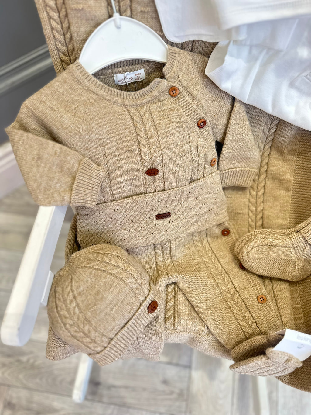 Leo King beige knit set