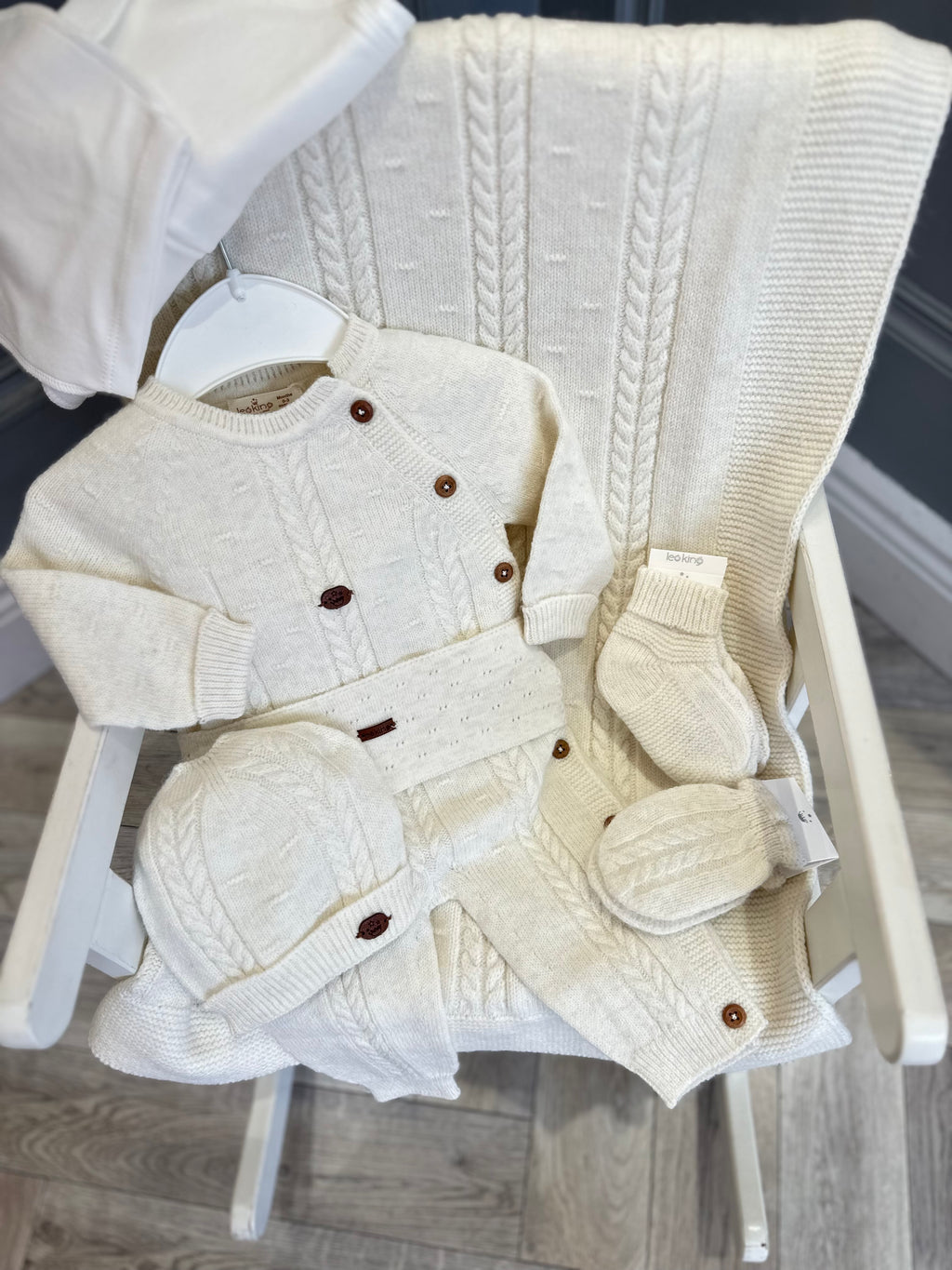 Leo king cream knit set