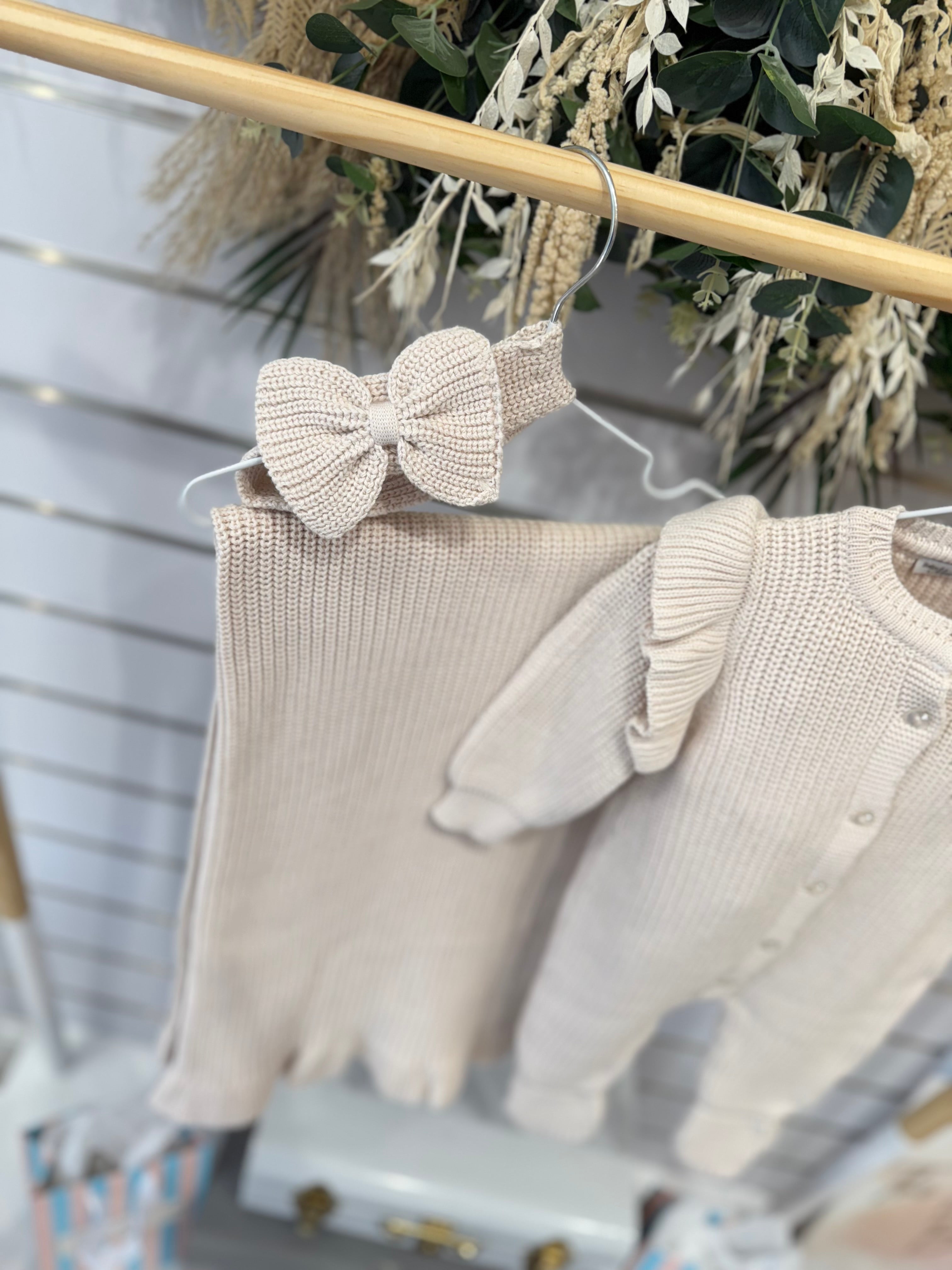 Girls beige knit set