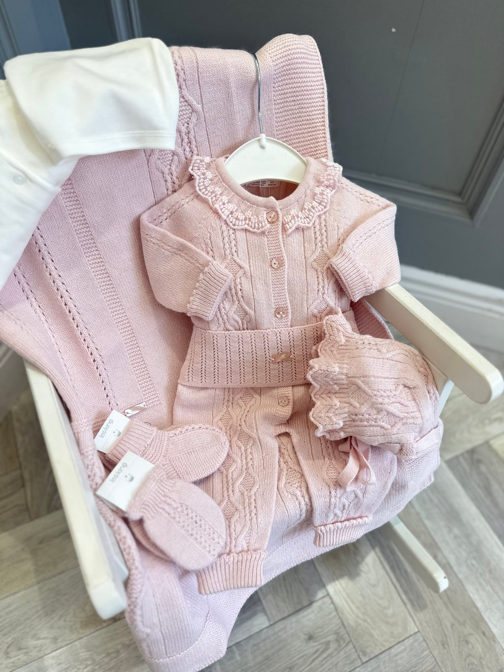Leo king pink knit set