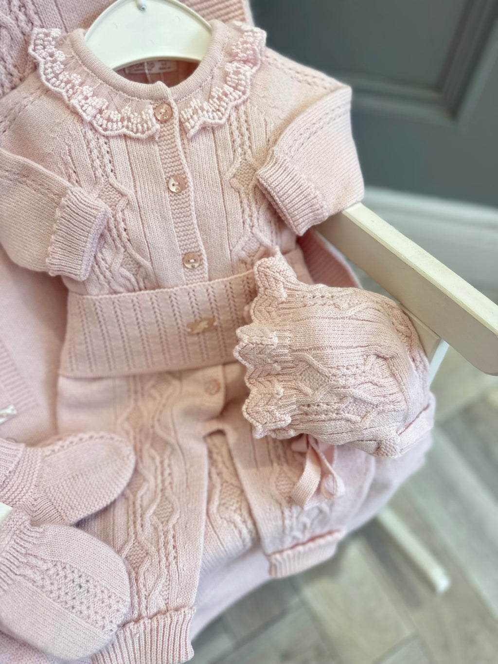Leo king pink knit set