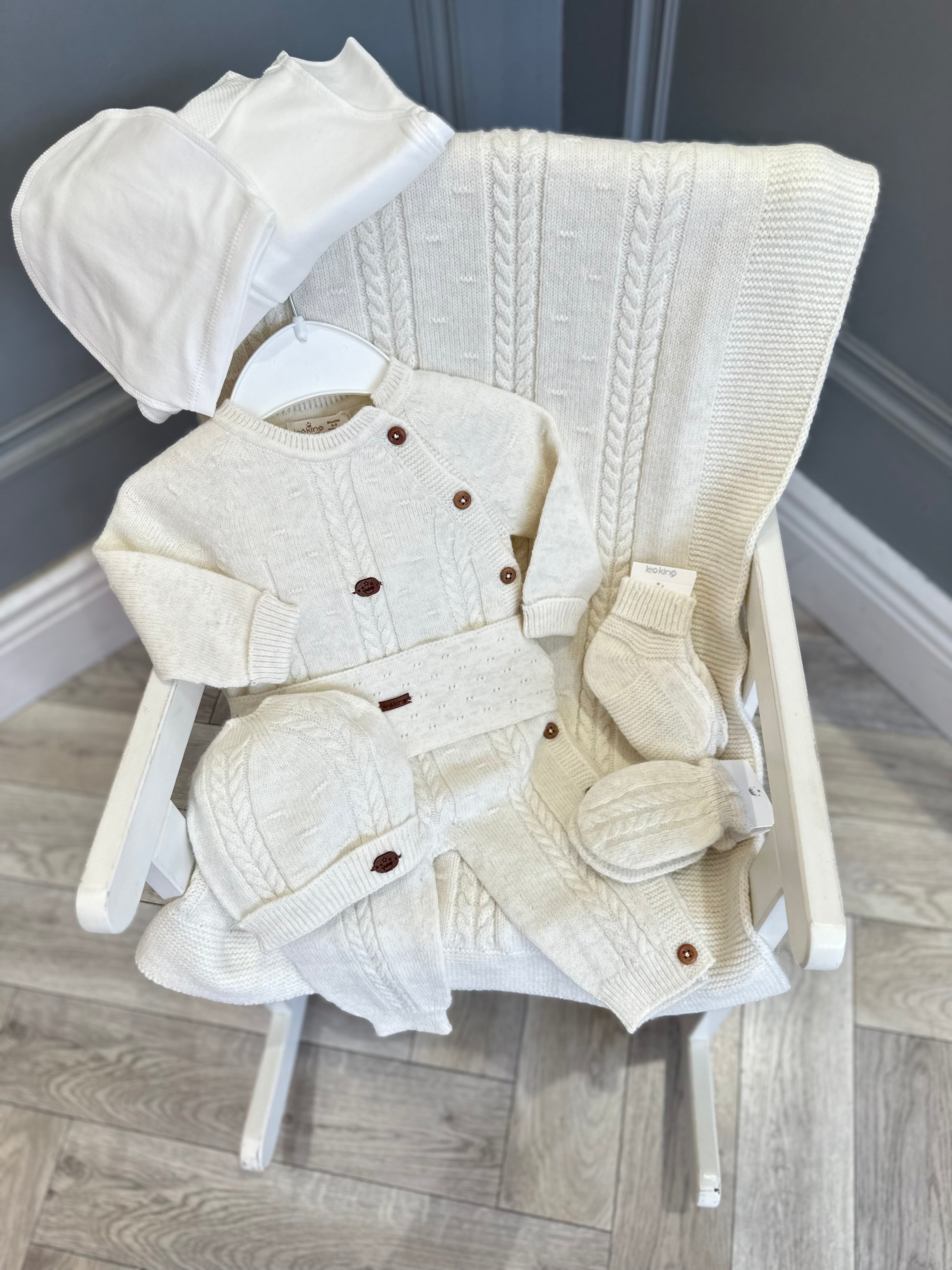 Leo king cream knit set