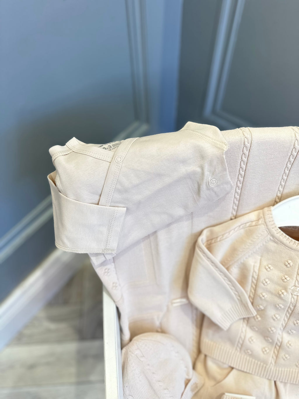Leo king light beige knit set