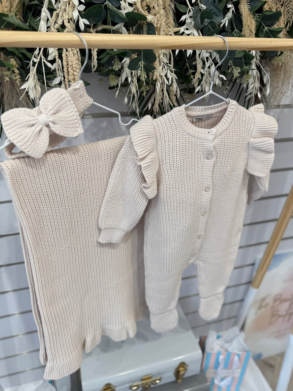 Girls beige knit set