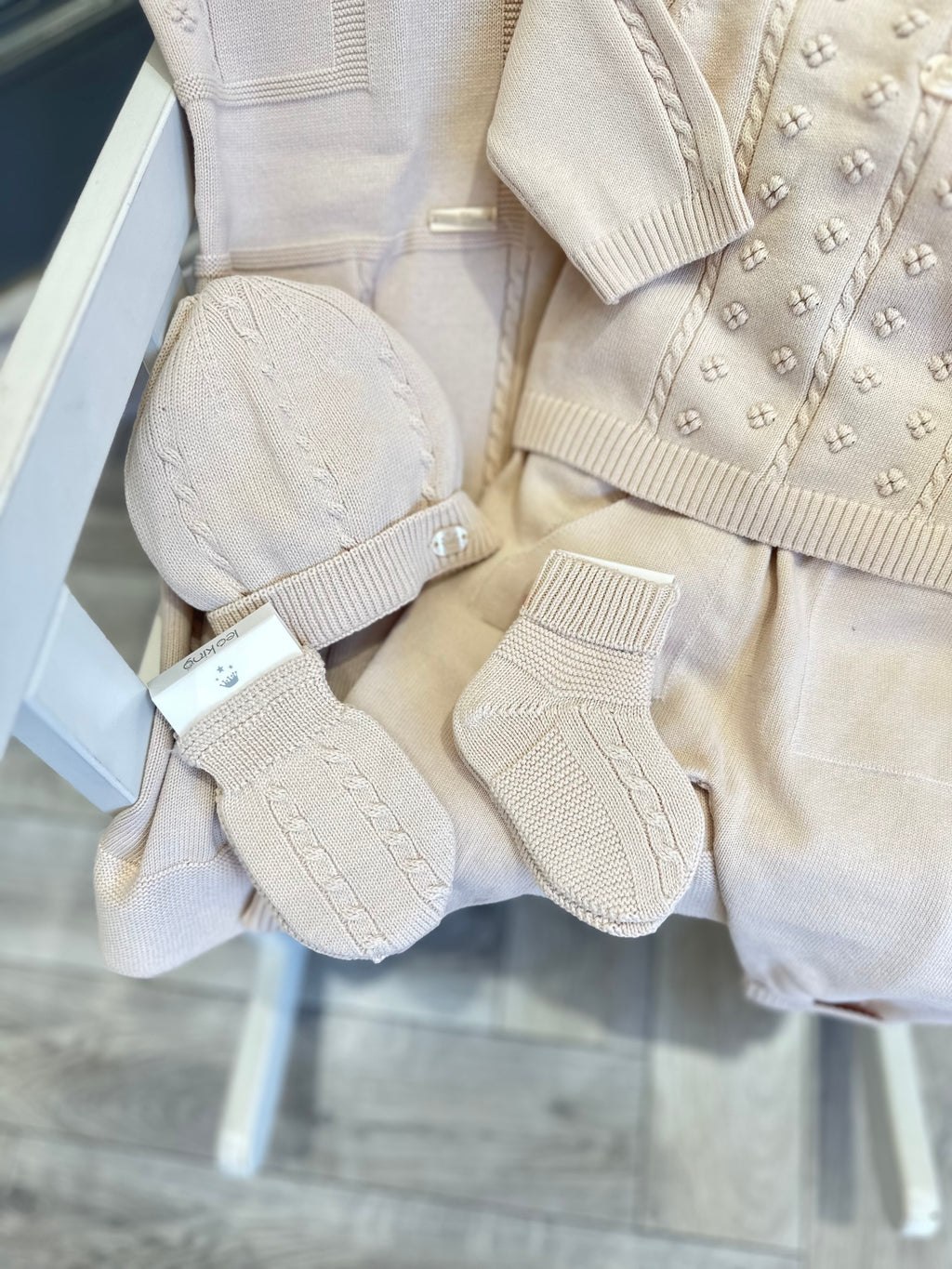 Leo king light beige knit set