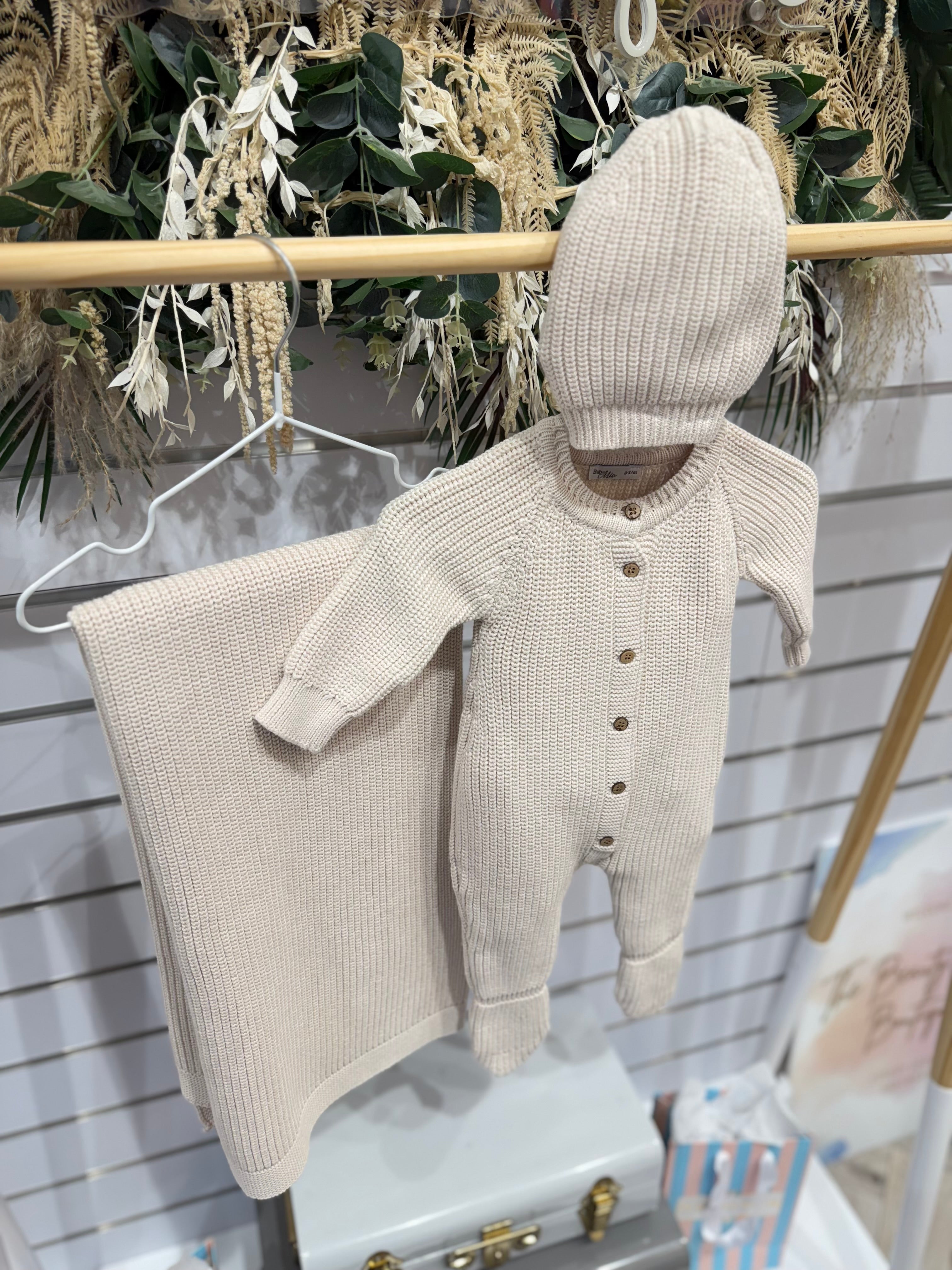 Beige knit set