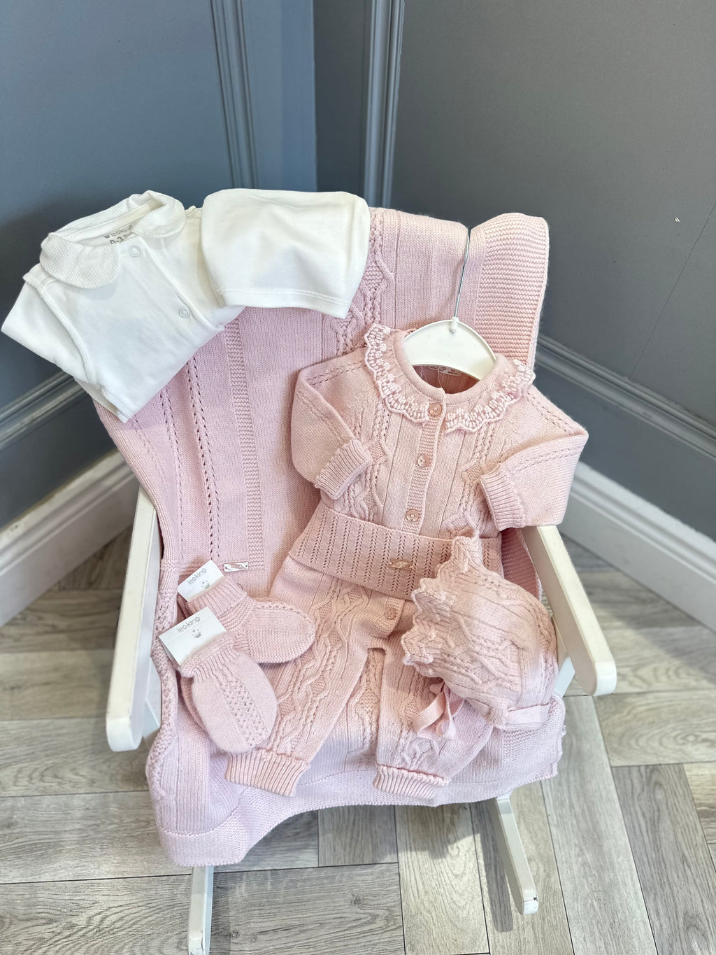 Leo king pink knit set