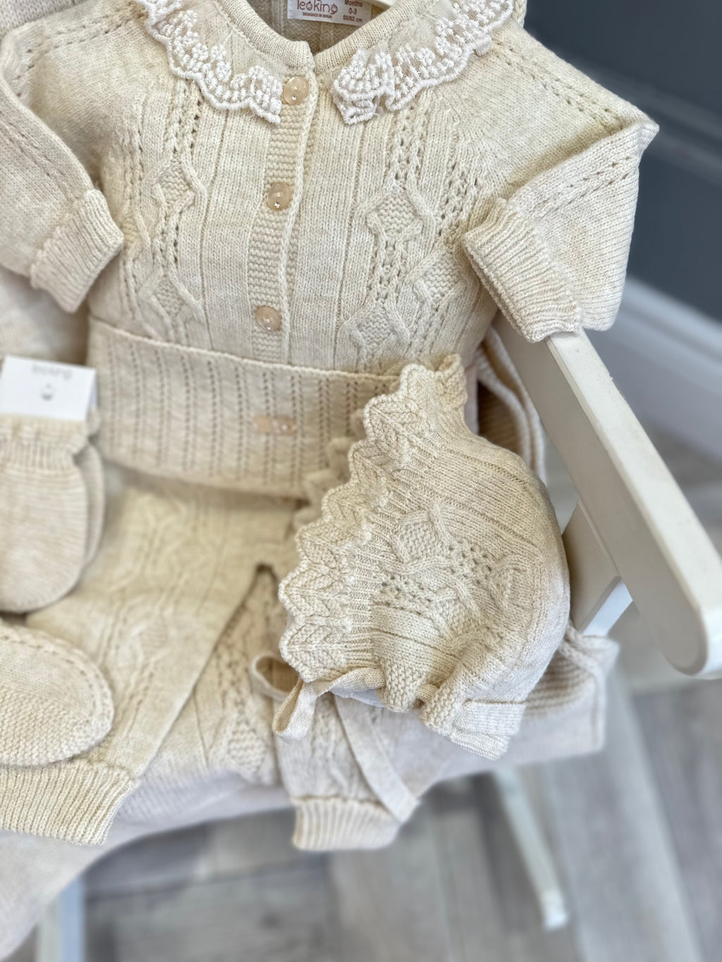 Leo king girls cream knit set