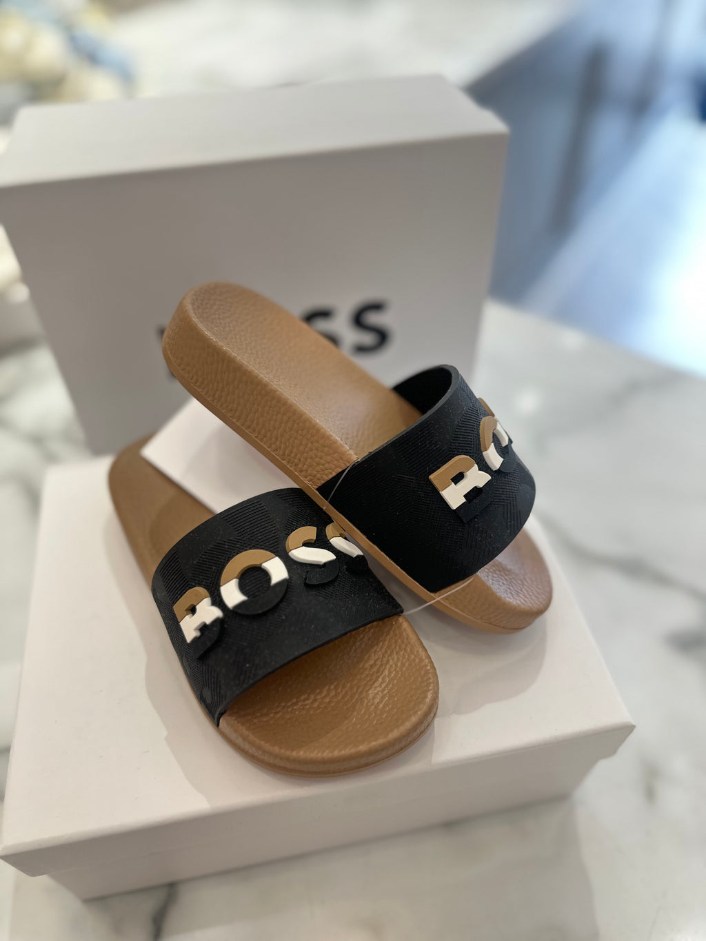 Hugo Boss beige & black sliders
