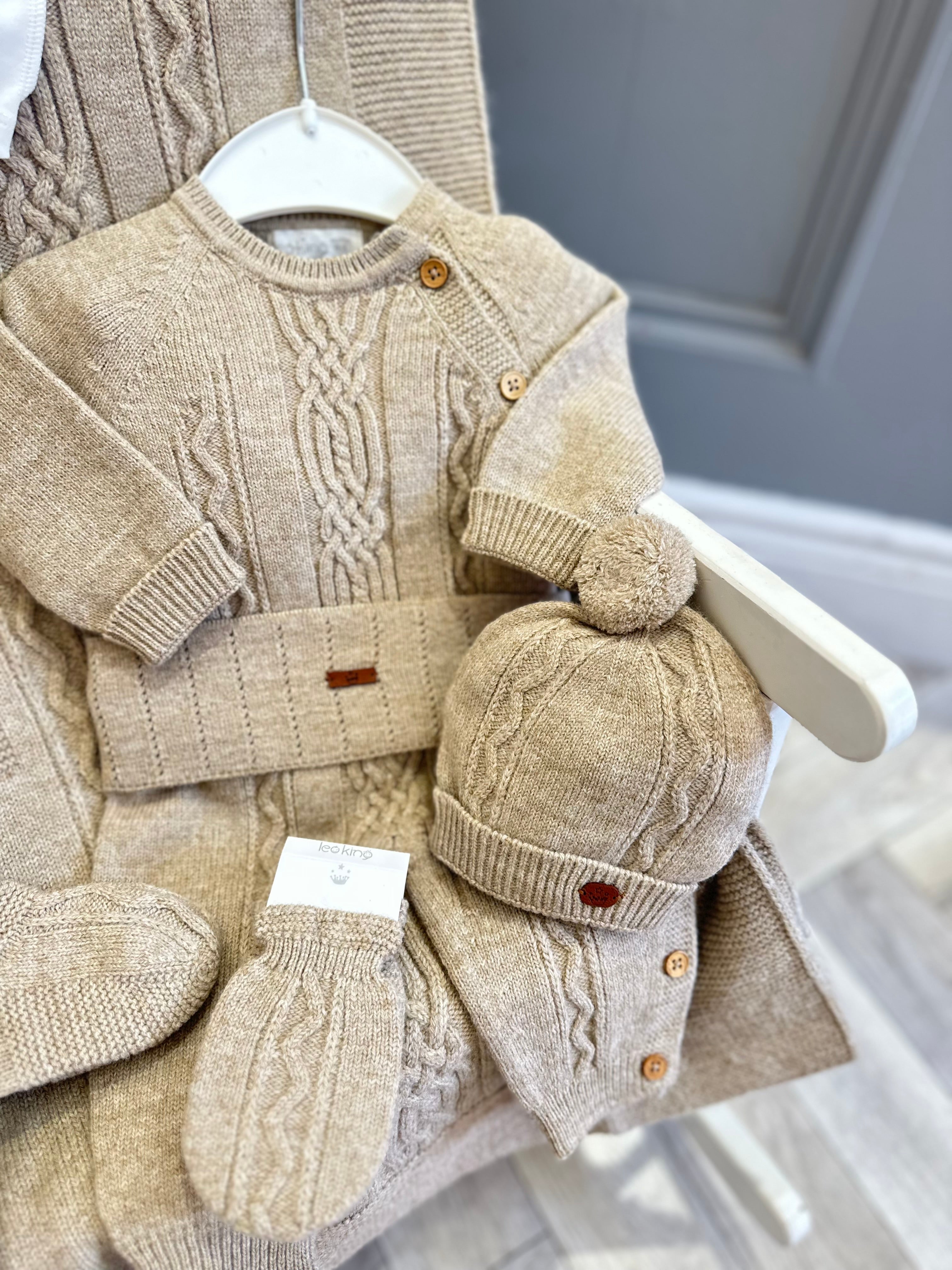 Leo king beige knit set