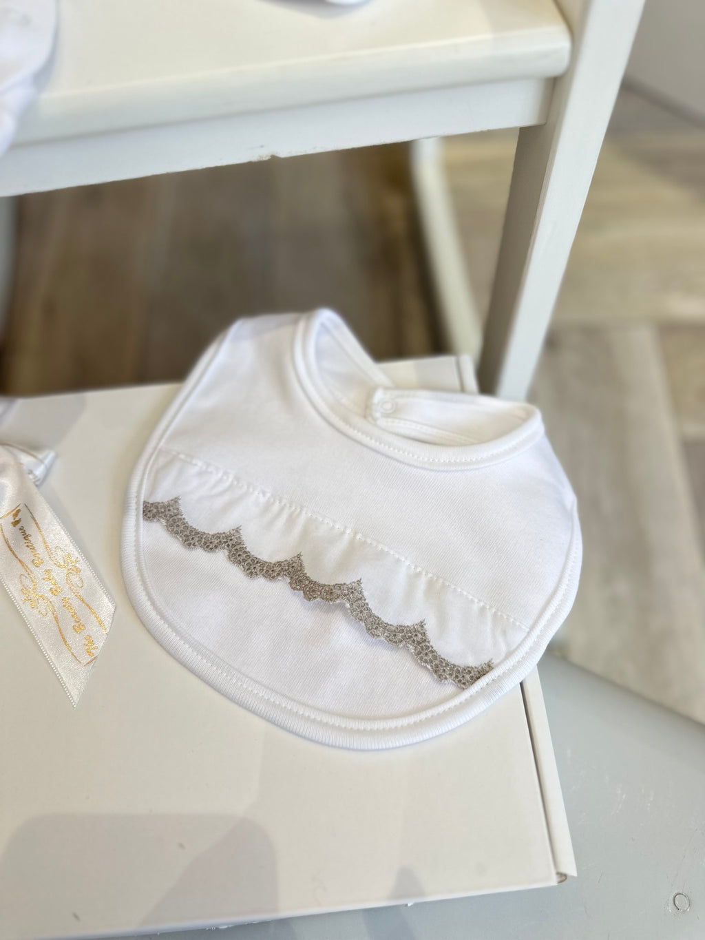 Calamaro Grey bib