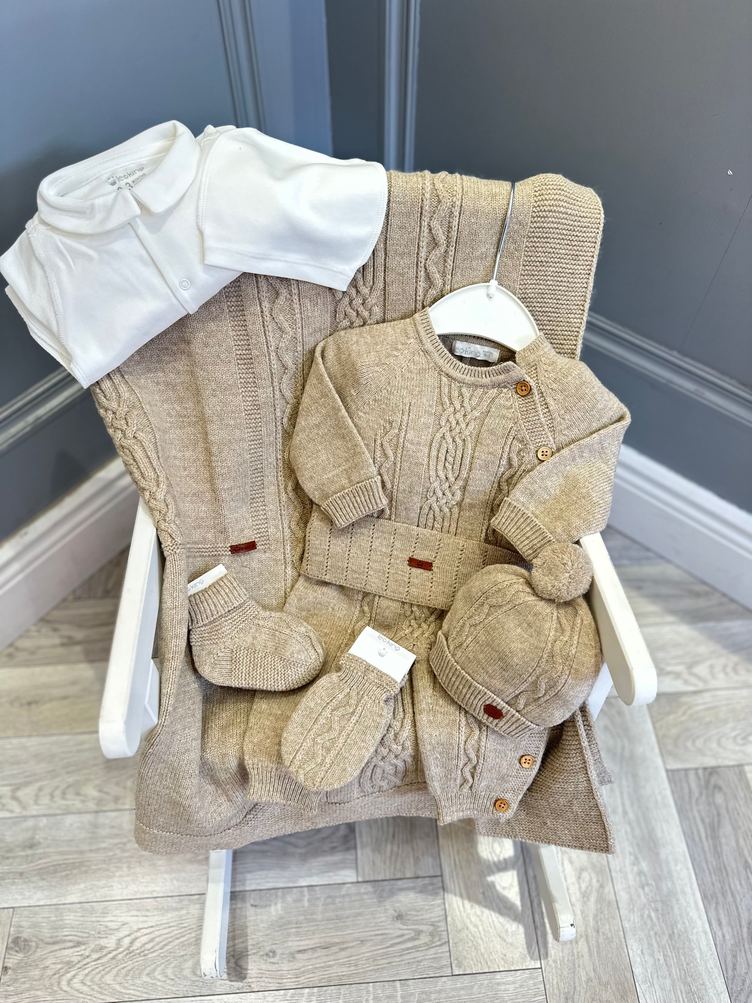 Leo king beige knit set