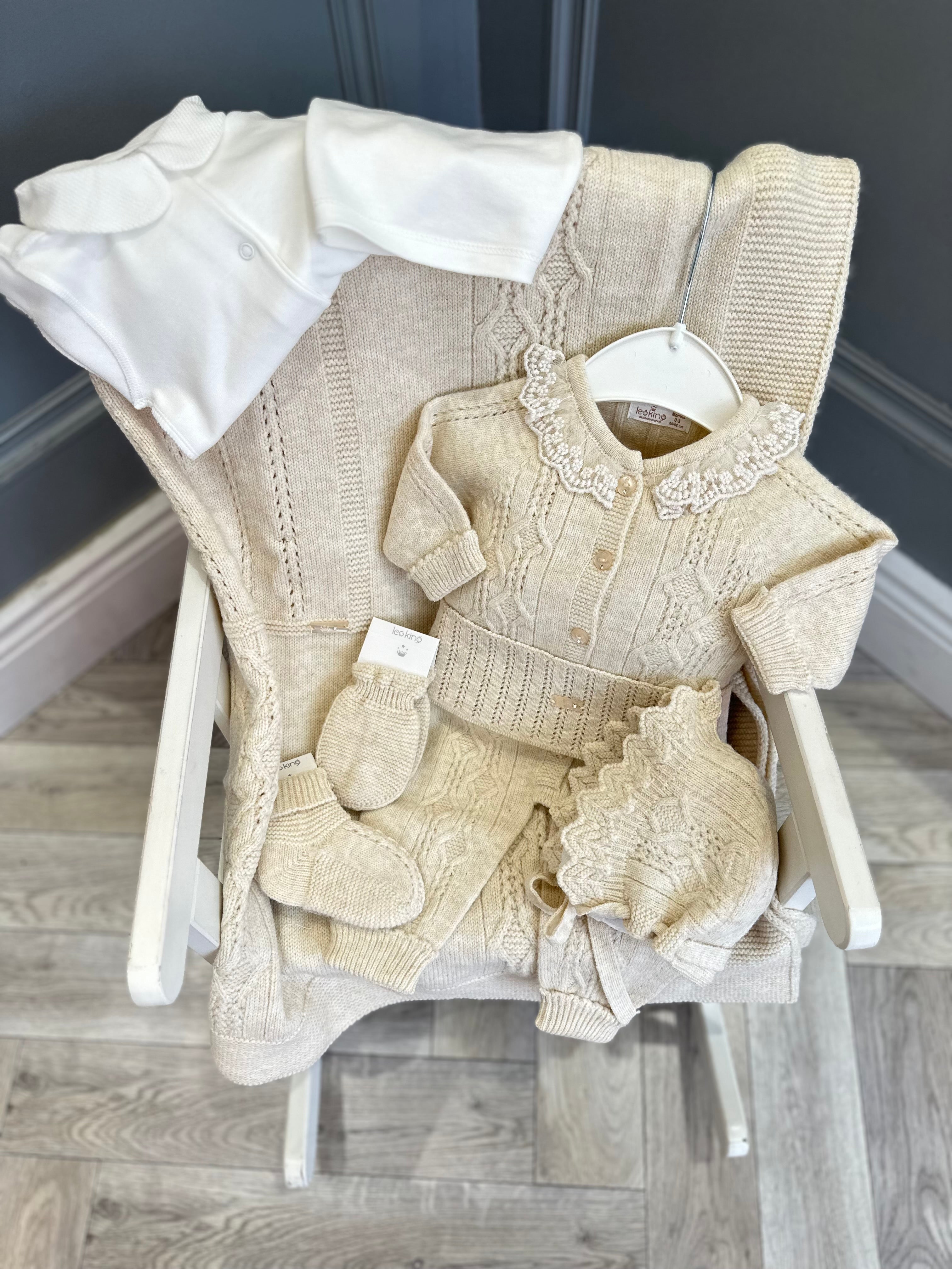 Leo king girls cream knit set