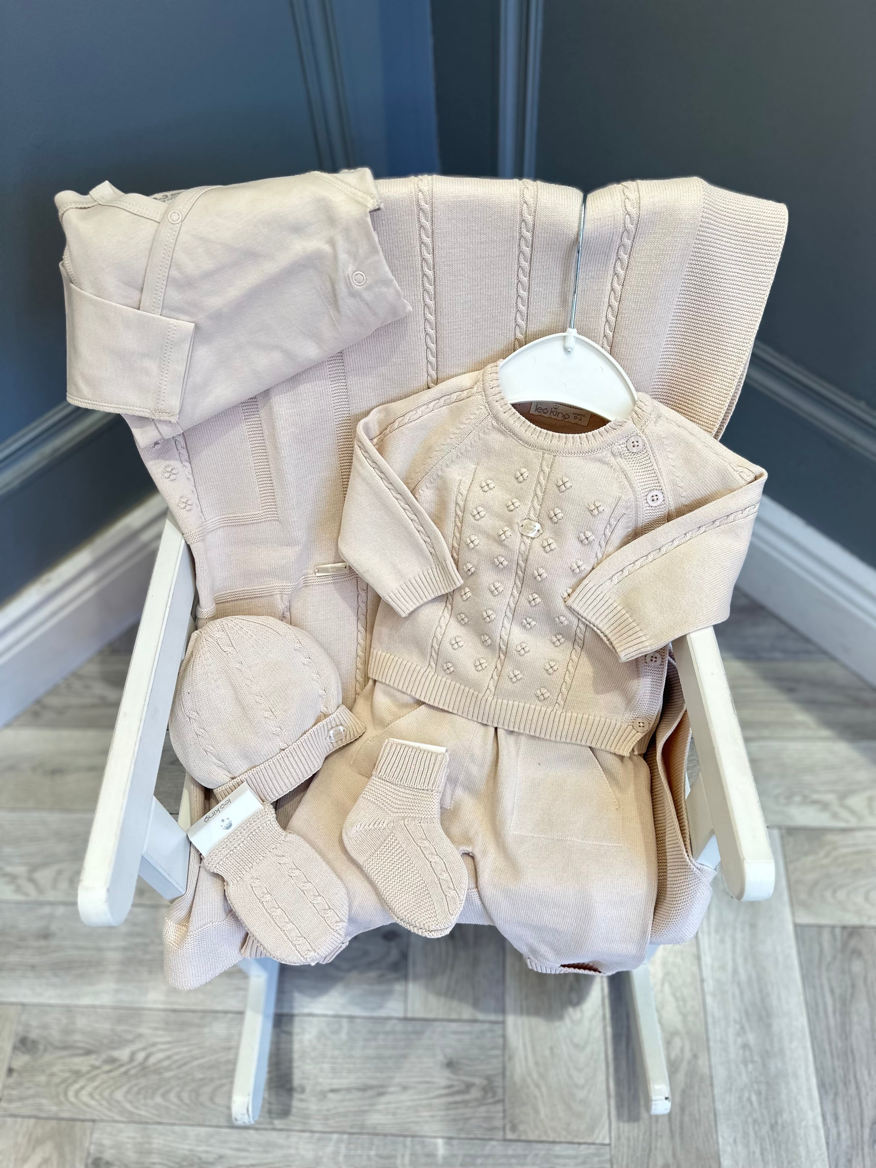 Leo king light beige knit set