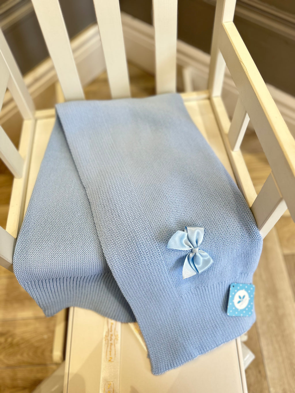 Blue Sardon blanket with bow