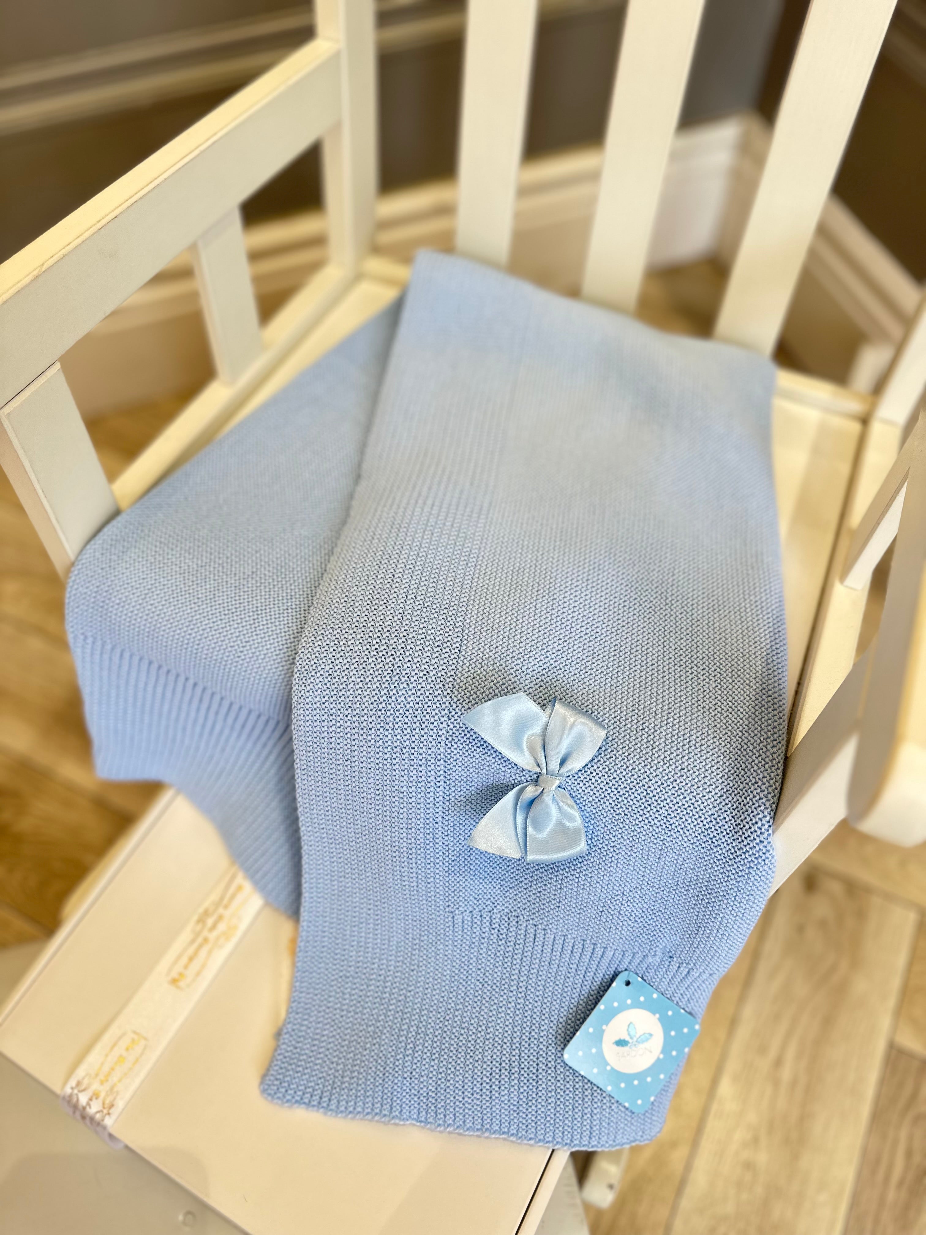 Blue Sardon blanket with bow