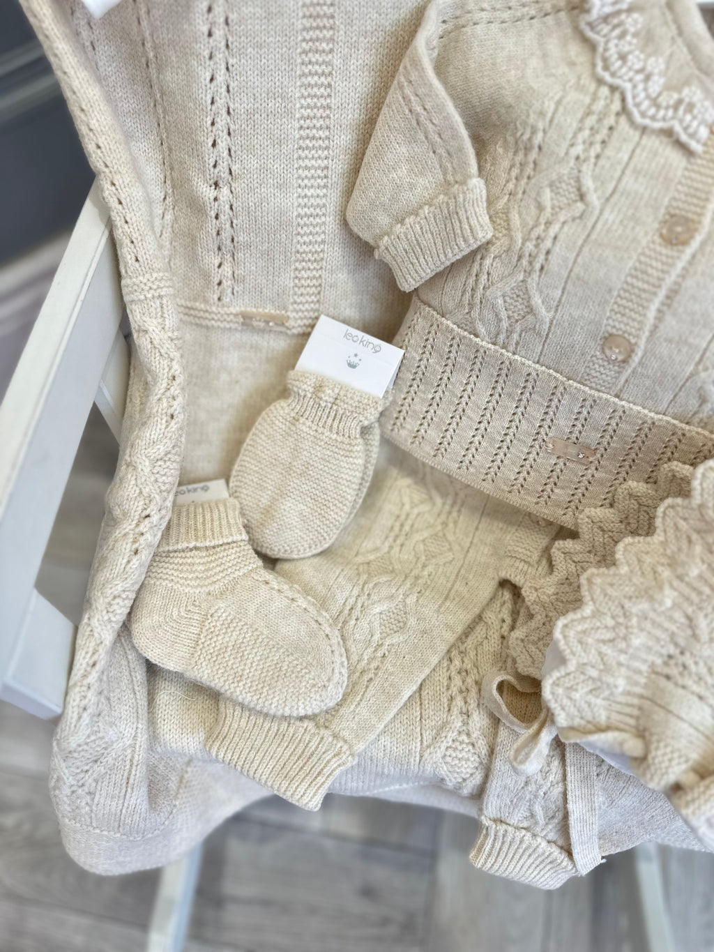 Leo king girls cream knit set