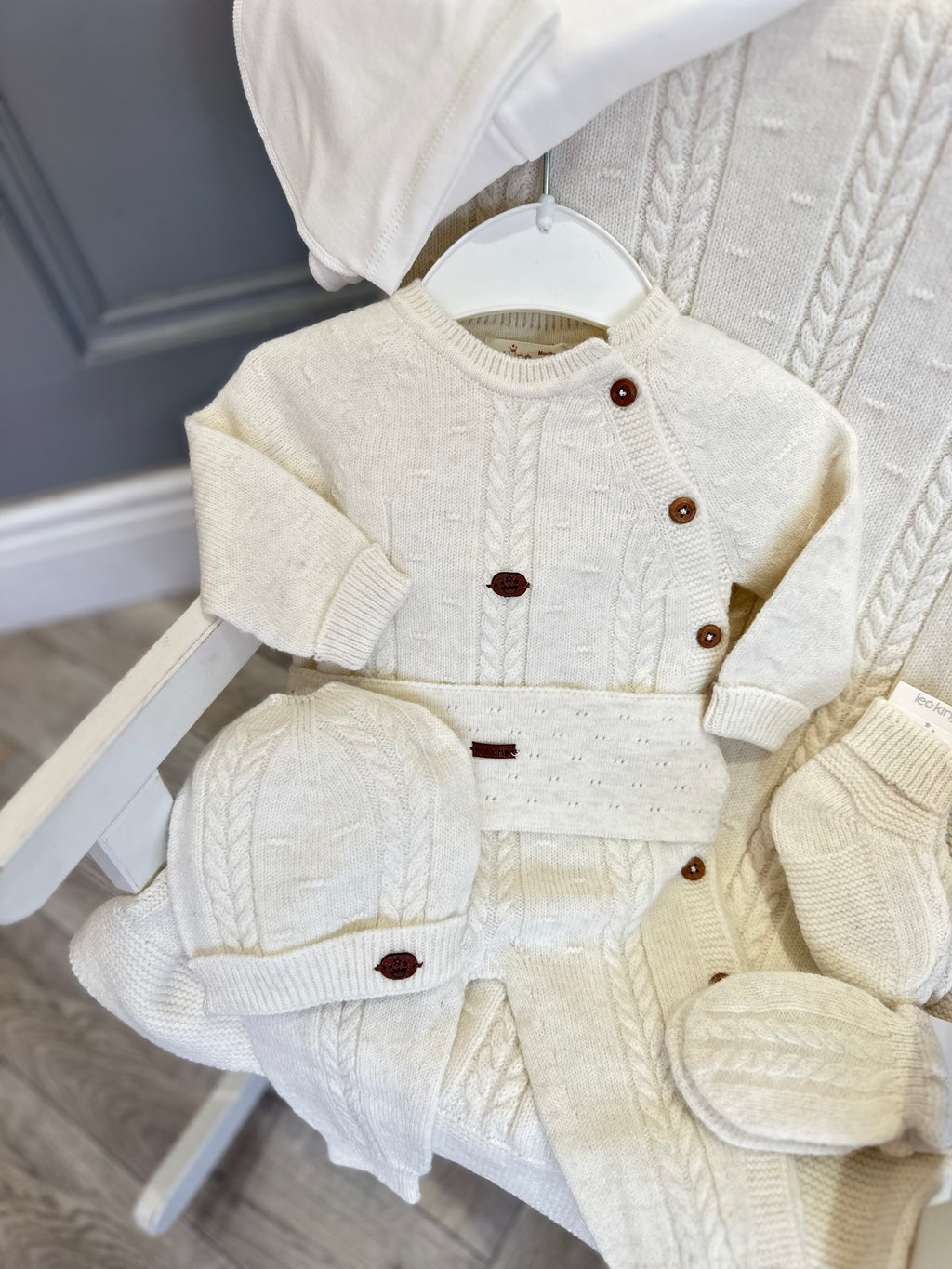Leo king cream knit set