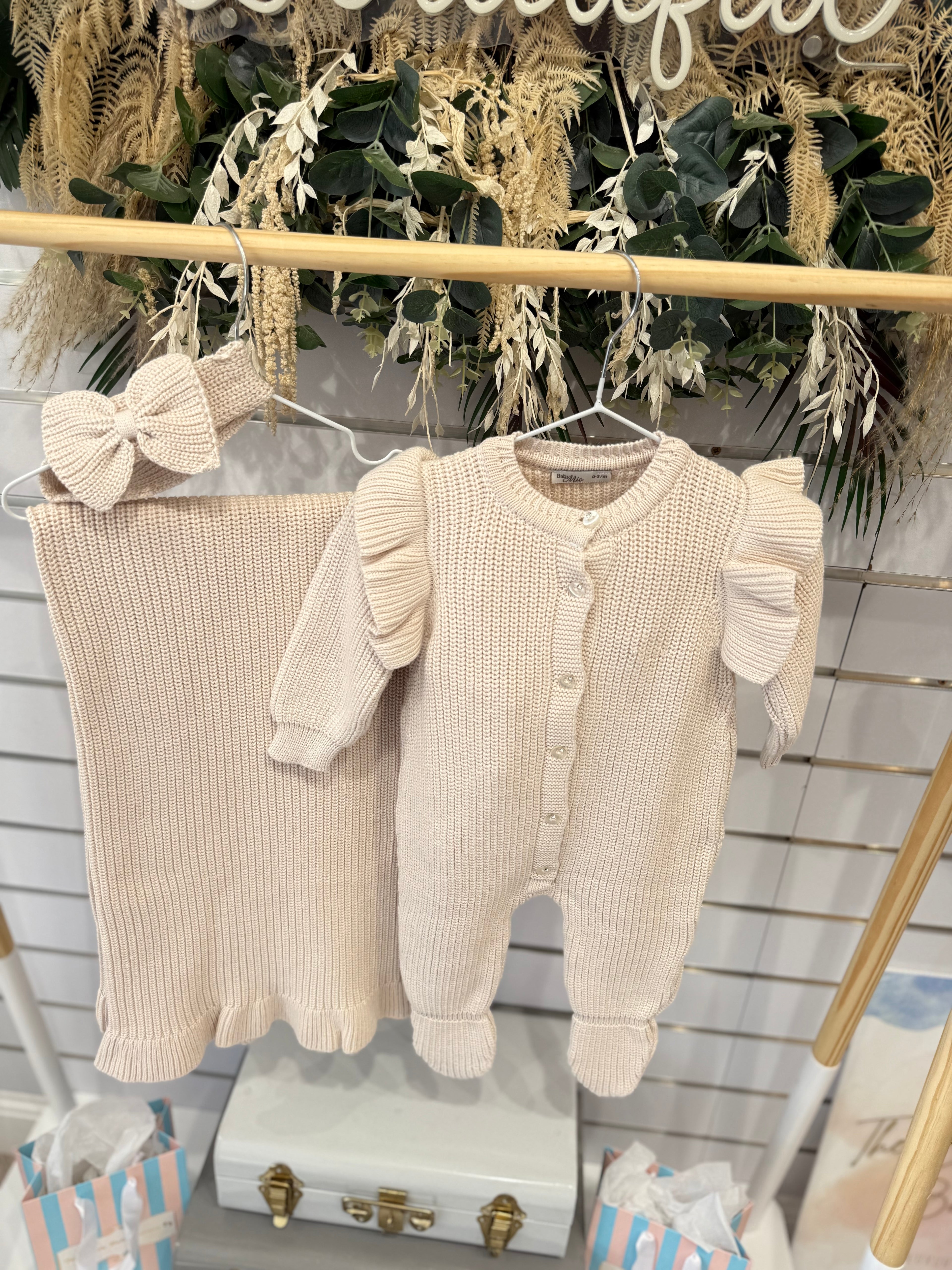 Girls beige knit set