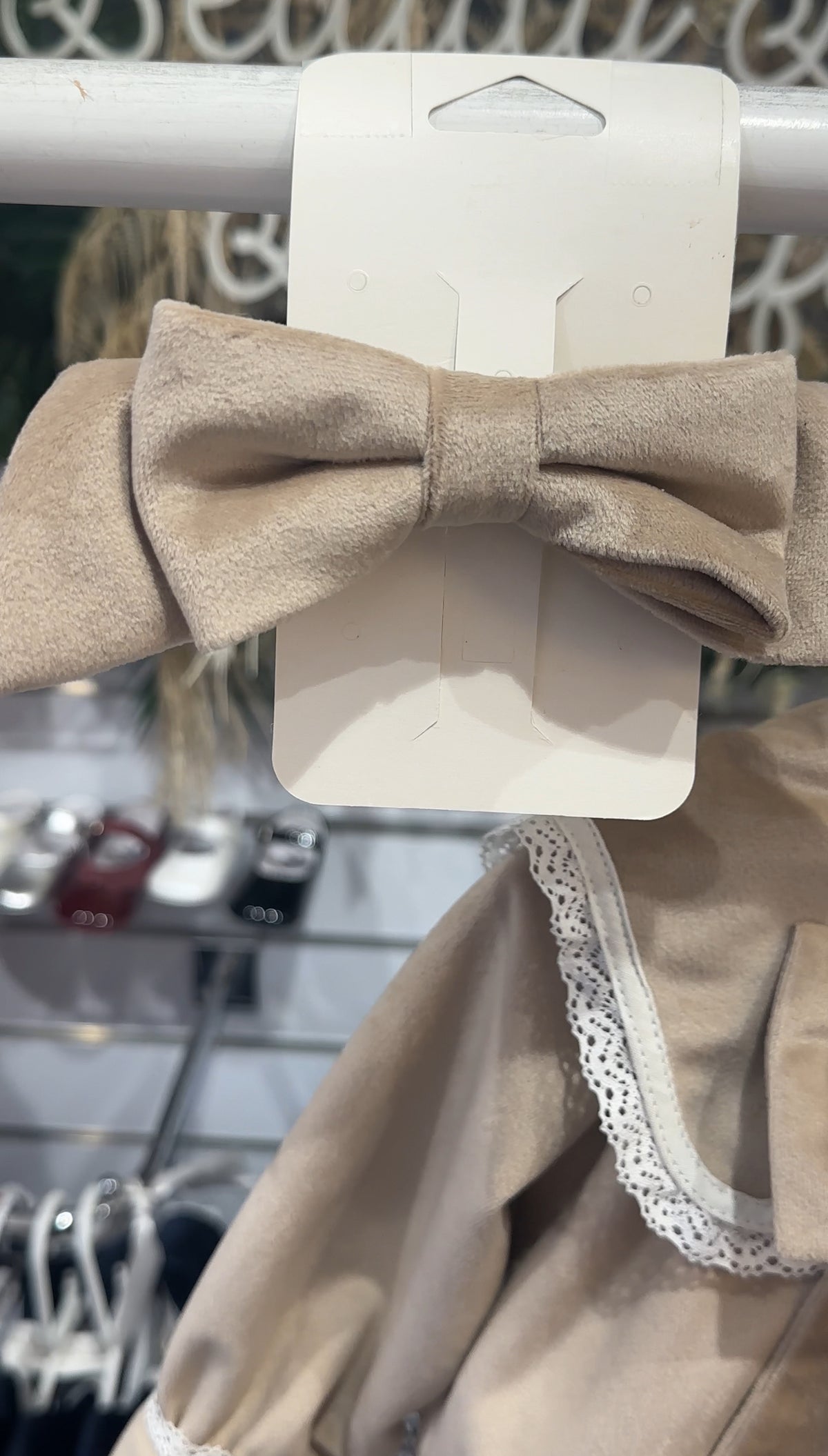 Be Chic beige bow