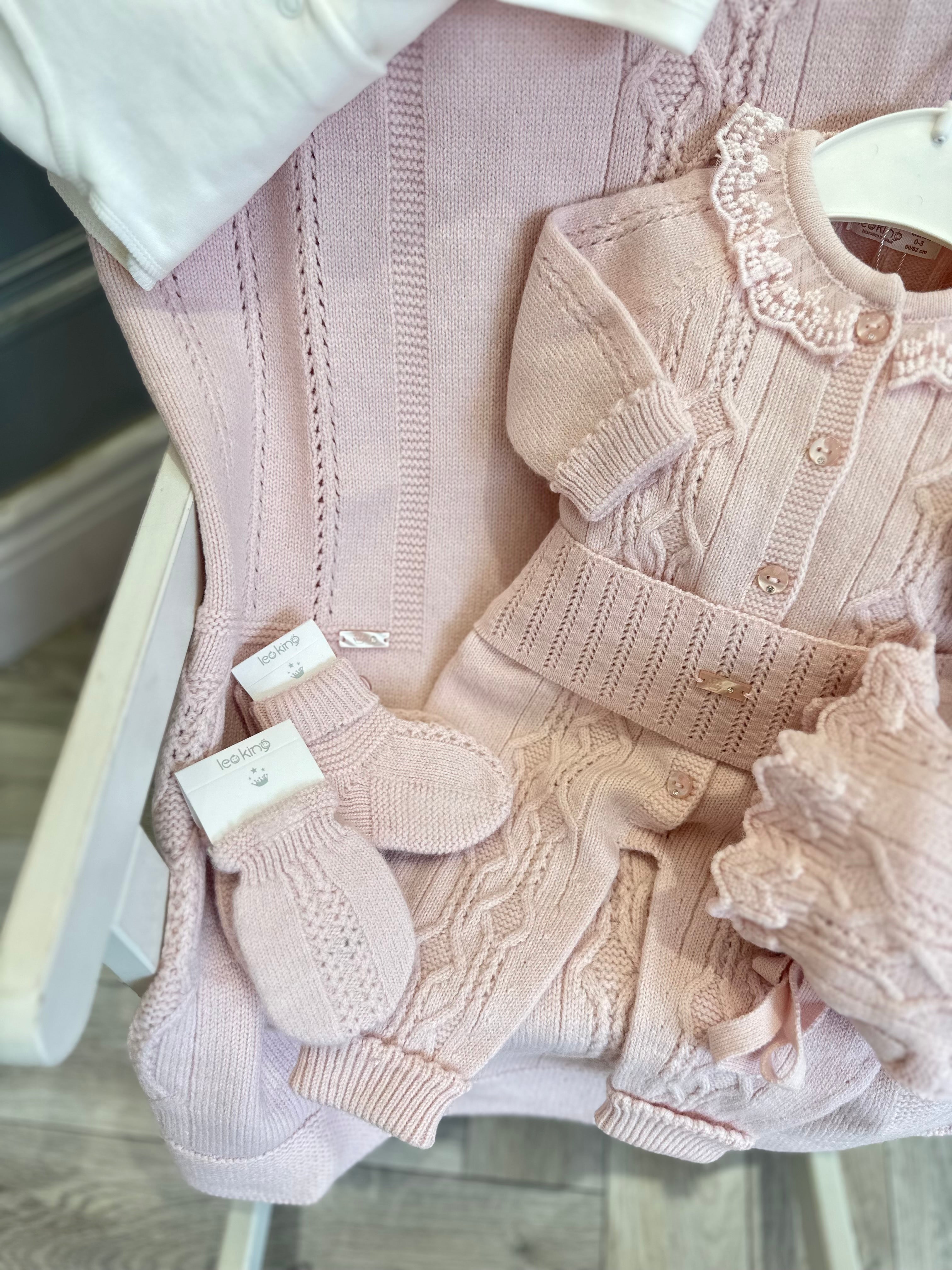 Leo king pink knit set