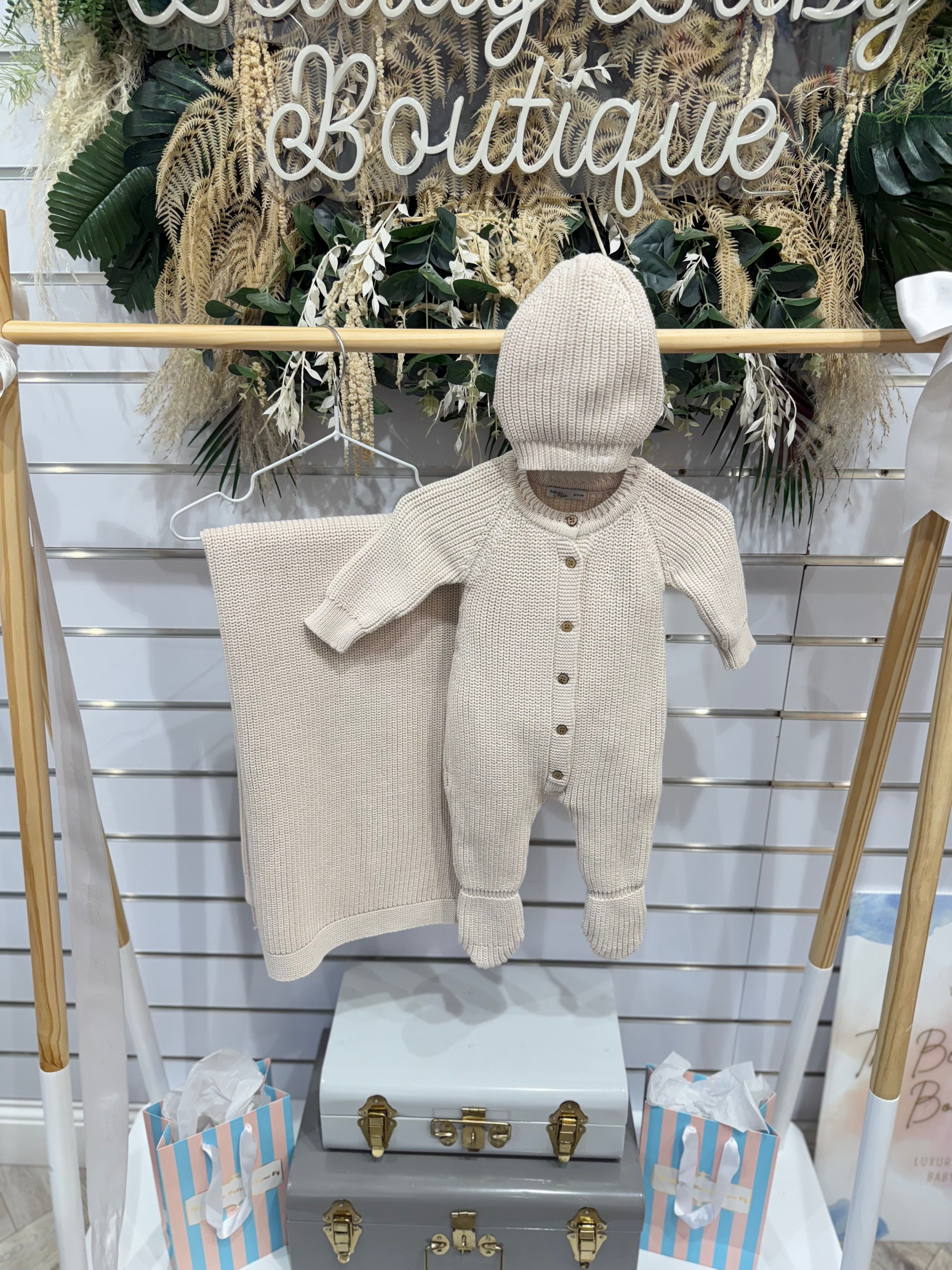 Beige knit set