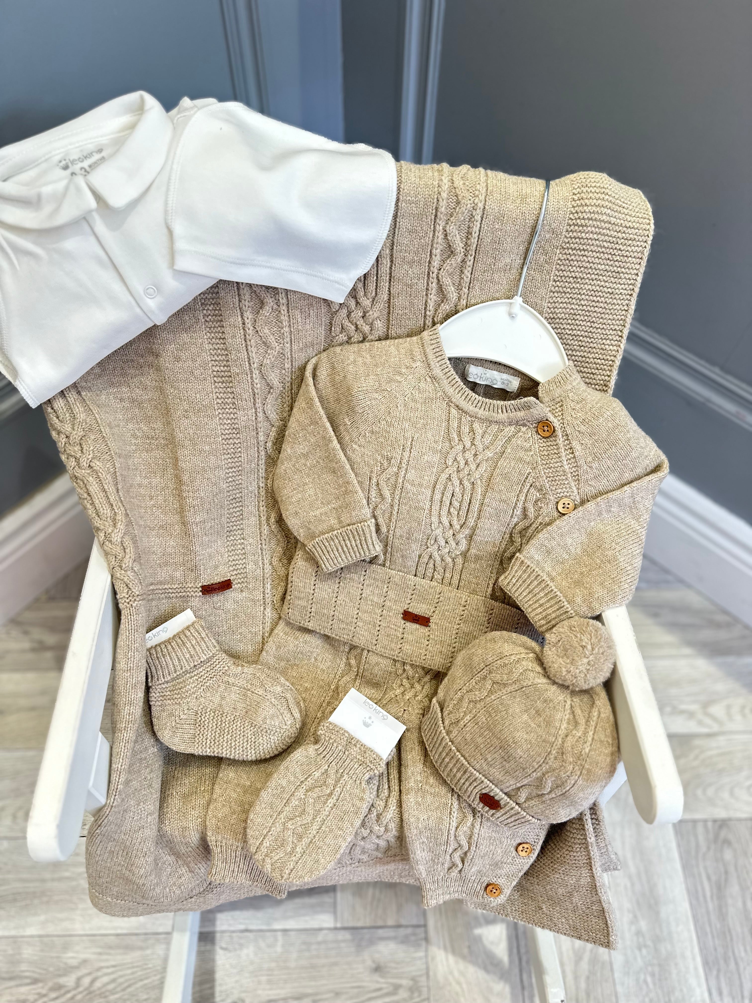 Leo king beige knit set