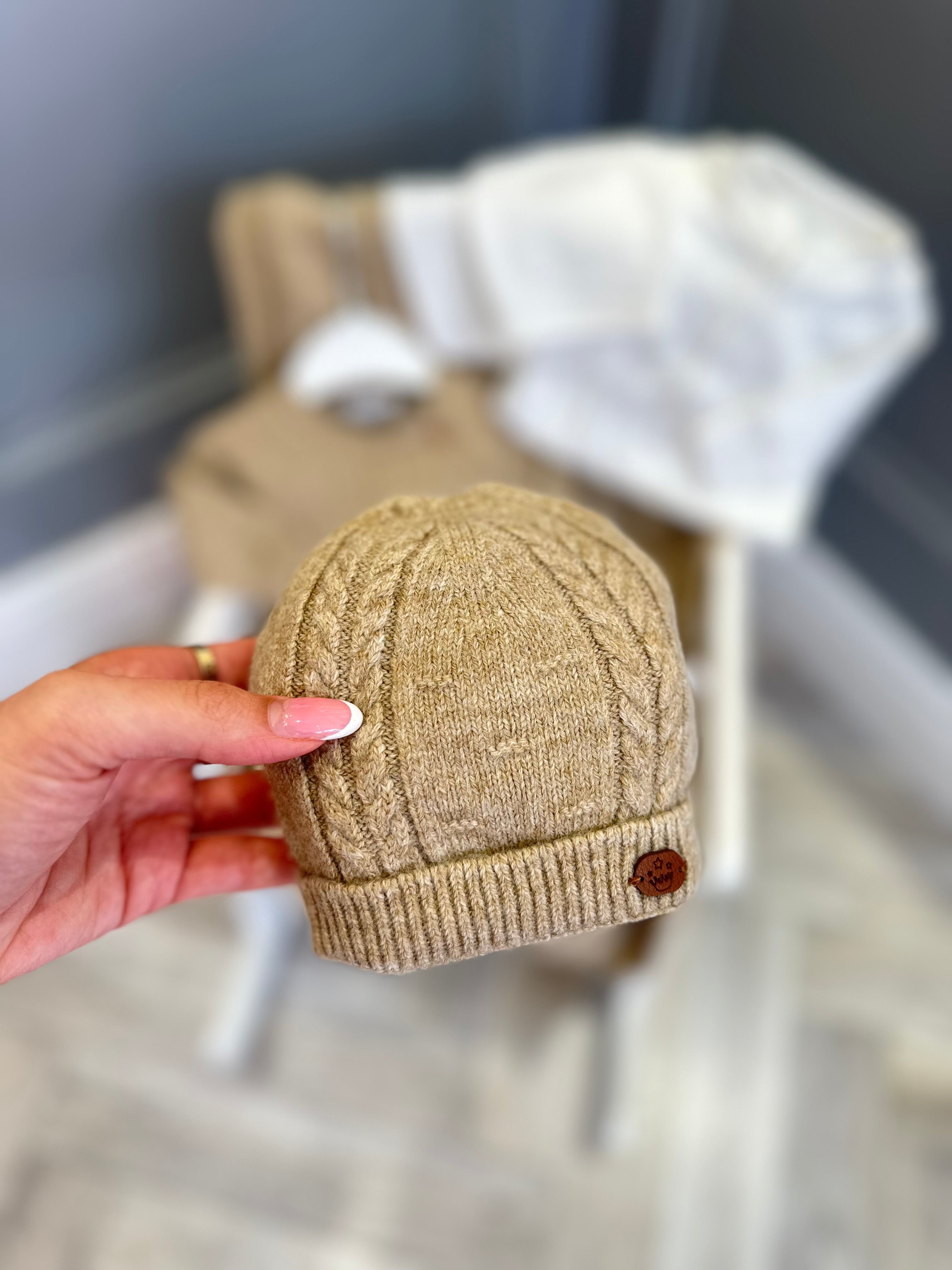 Leo King beige knit set