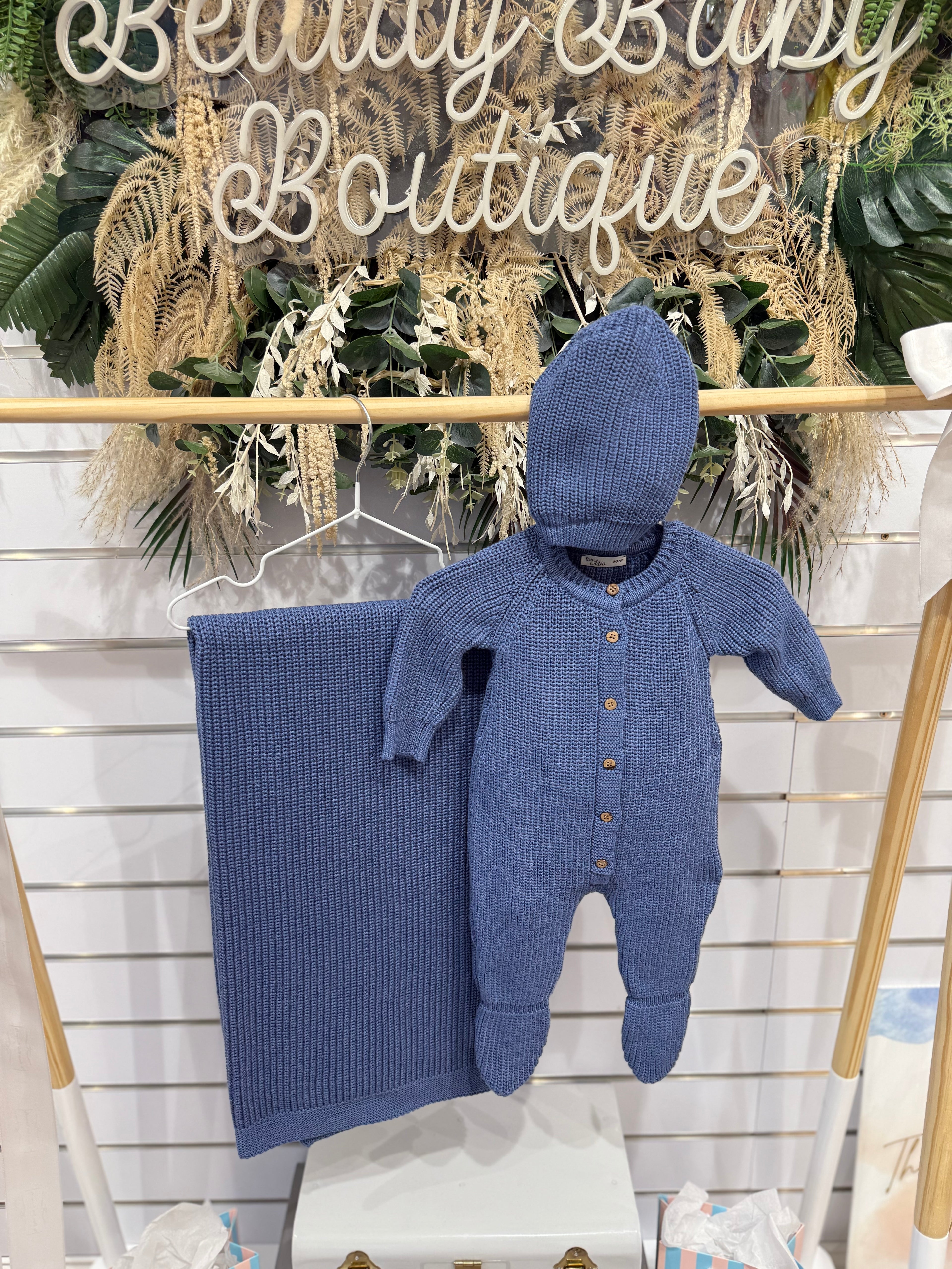 Dark blue knit set